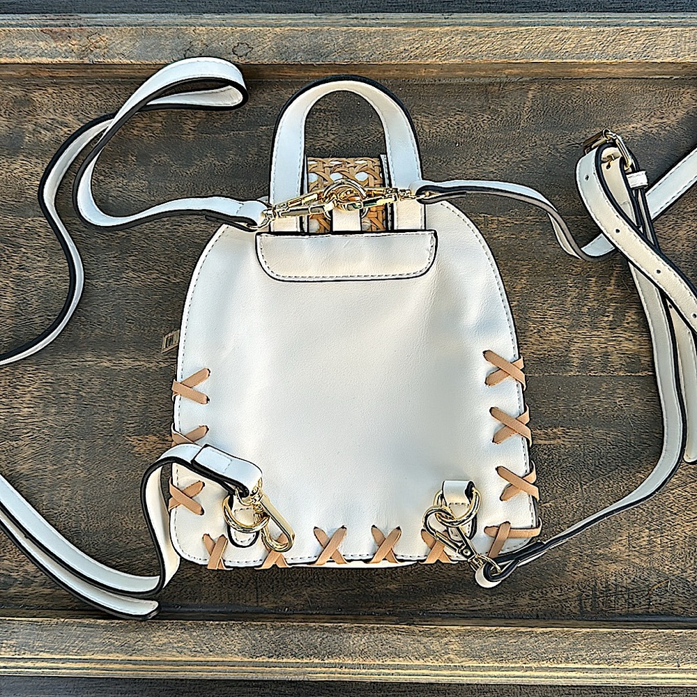 π HP π NWOT Rattan Crossbody/Backpack - Picture 4 of 5